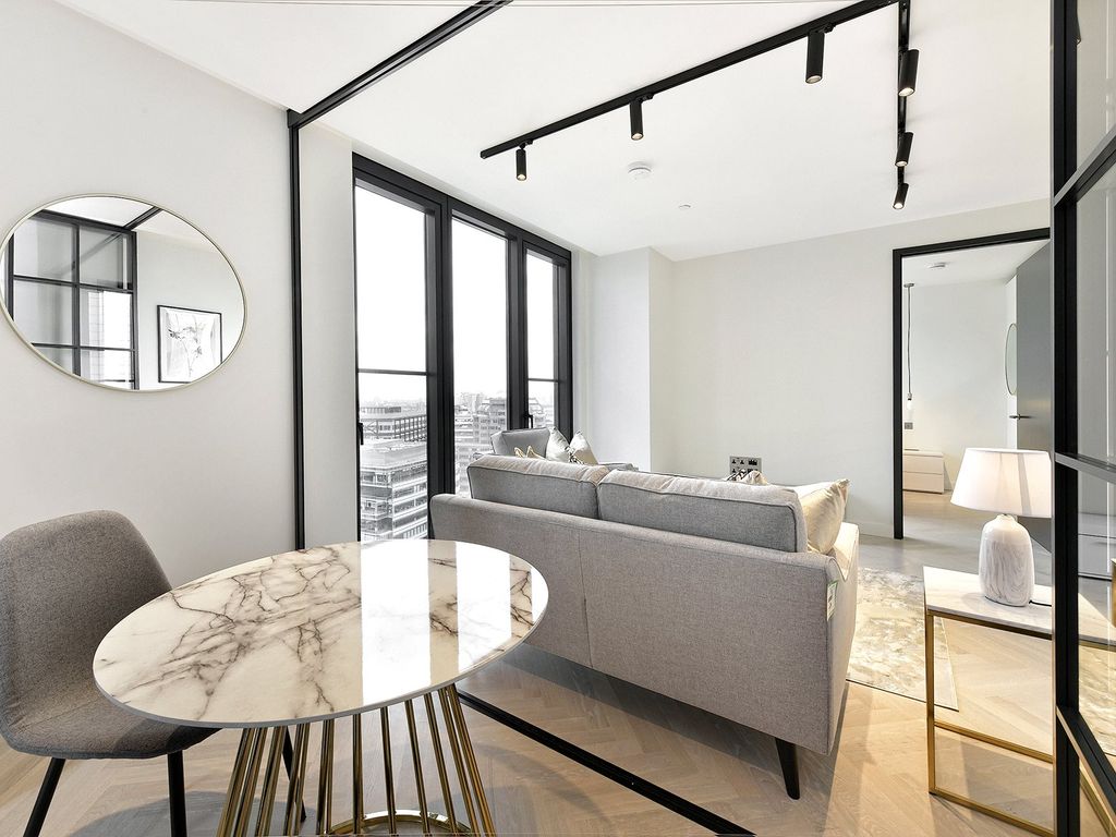 Property photo 2 of 15 One Crown Place