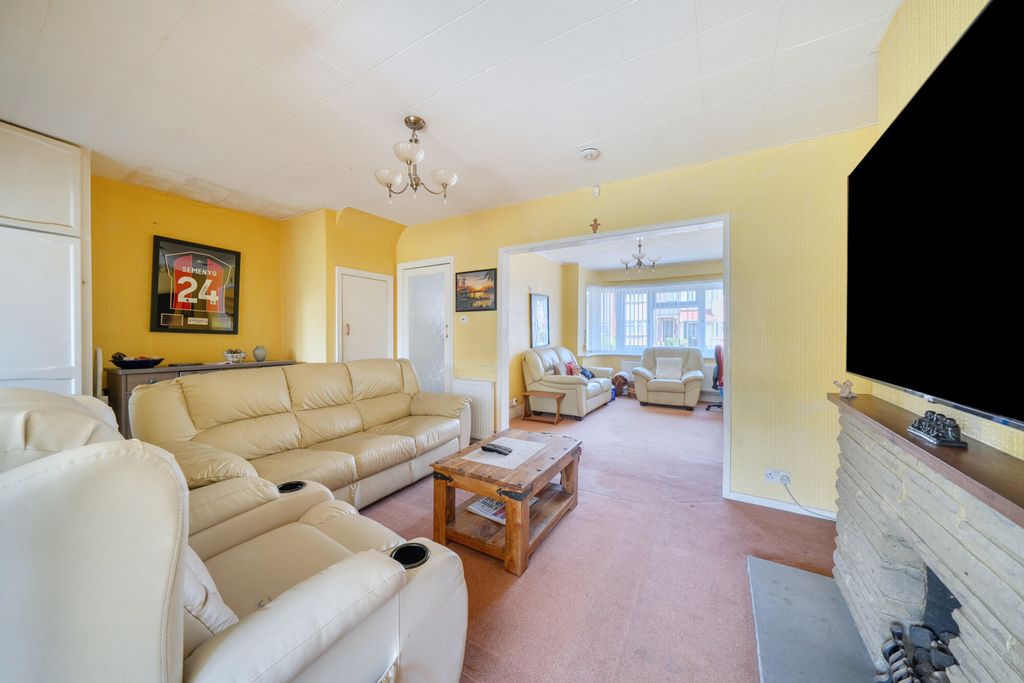 Property photo 3 of 20 1441947-3-69Ea0F3...