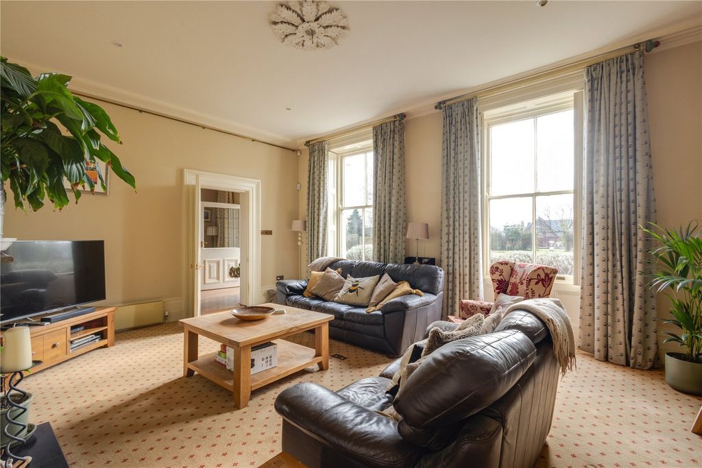Property photo 3 of 19 Sitting Room