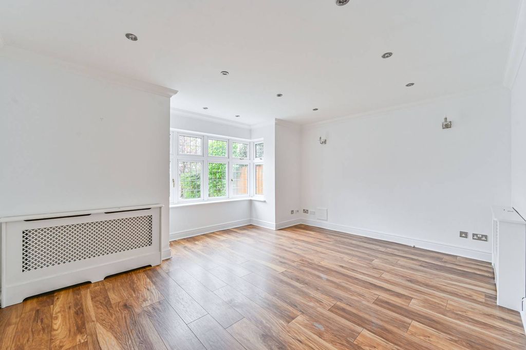 Property photo 3 of 30