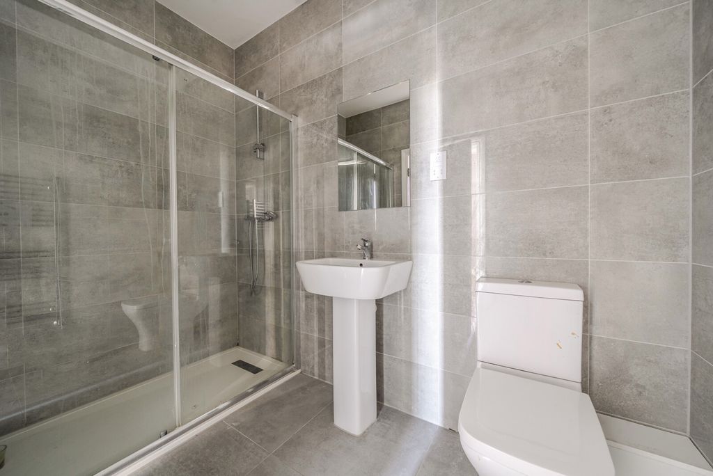 Property photo 2 of 17 1528812-15-1A0F84...