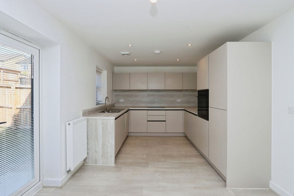 Property photo 3 of 24 Pbox-Img.Jpg
