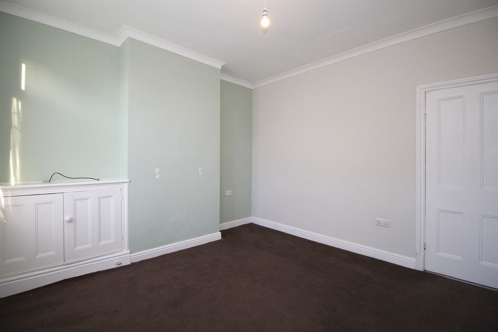 Property photo 3 of 22 Lounge