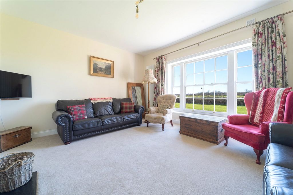 Property photo 3 of 34 Sitting Room