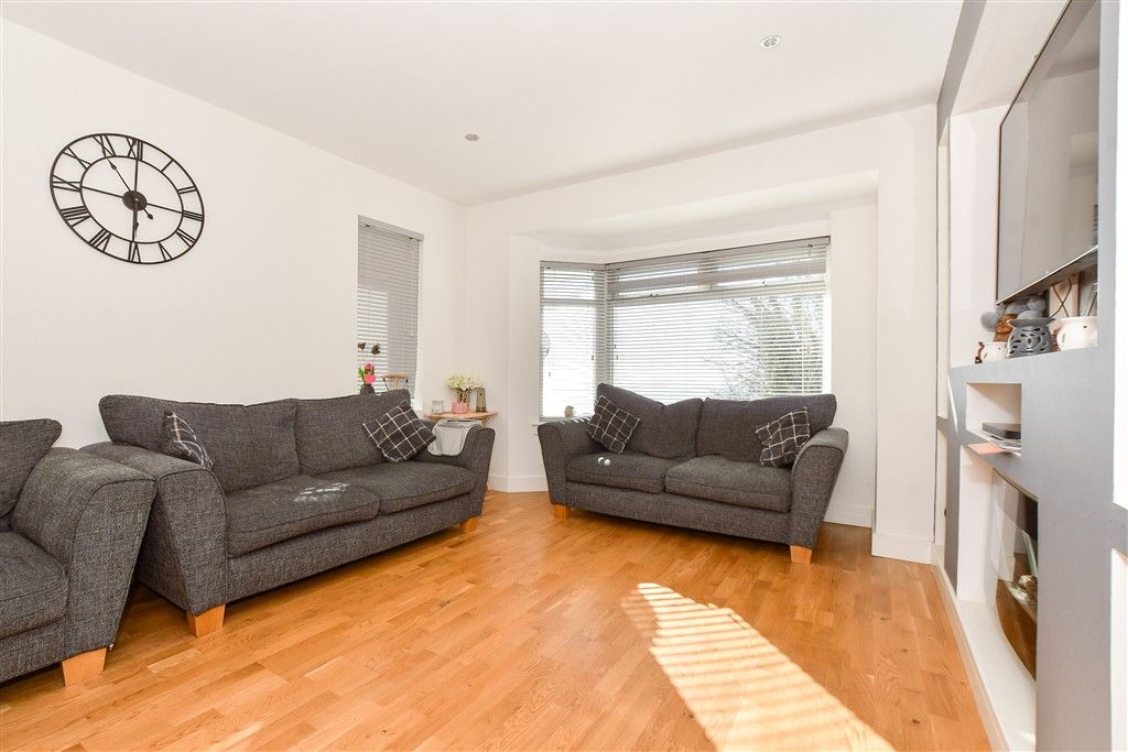 Property photo 1 of 13 Lounge