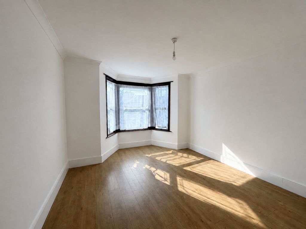 Property photo 3 of 6 Norfolk Rd Ig3