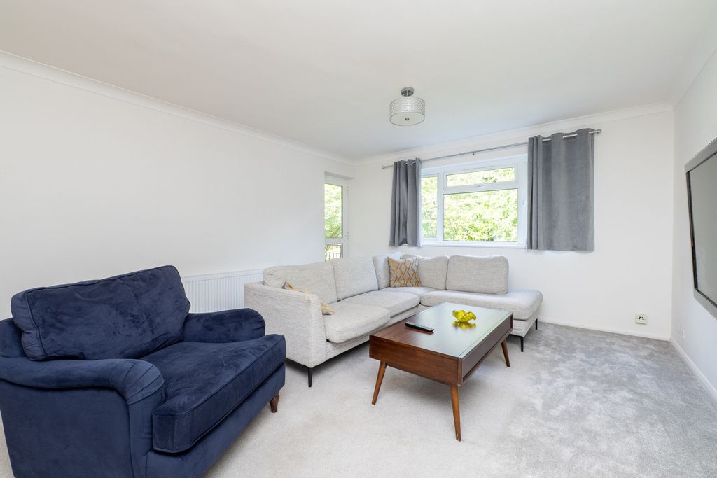 Property photo 3 of 12 Picture 3