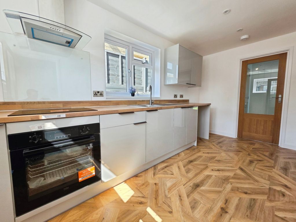 Property photo 2 of 12 Kitchen/Breakfast Room