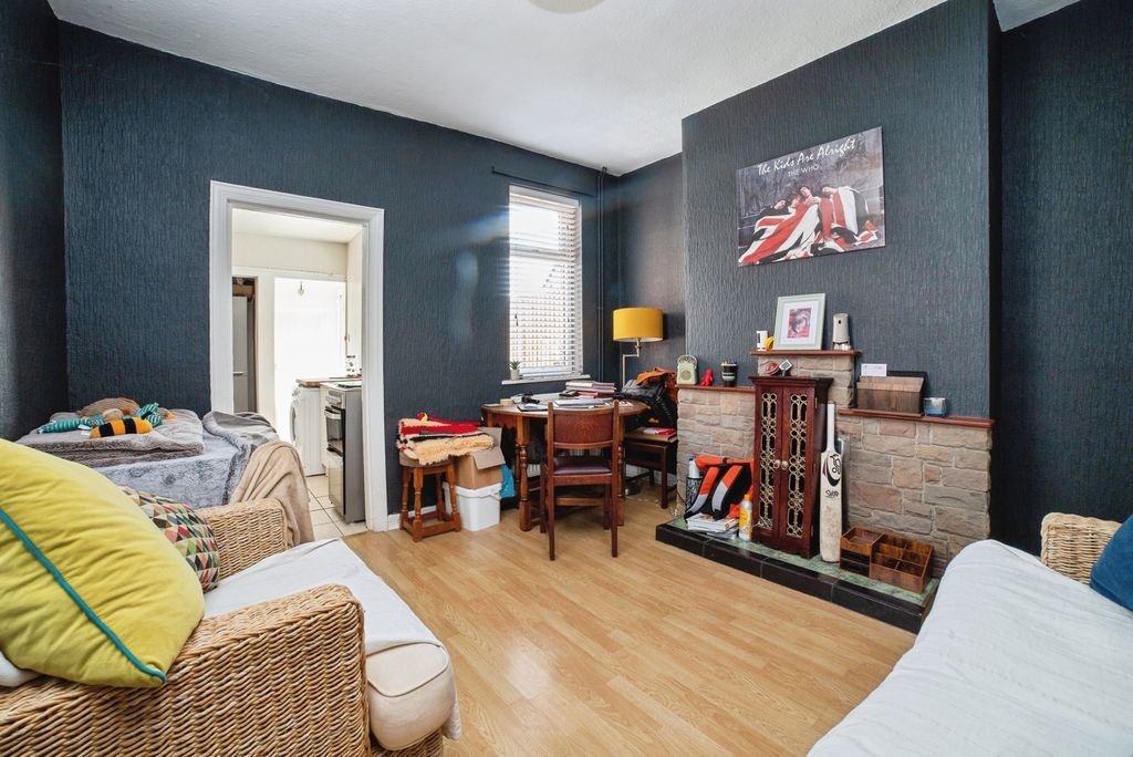 Property photo 3 of 17 Pbox-Img.Jpg