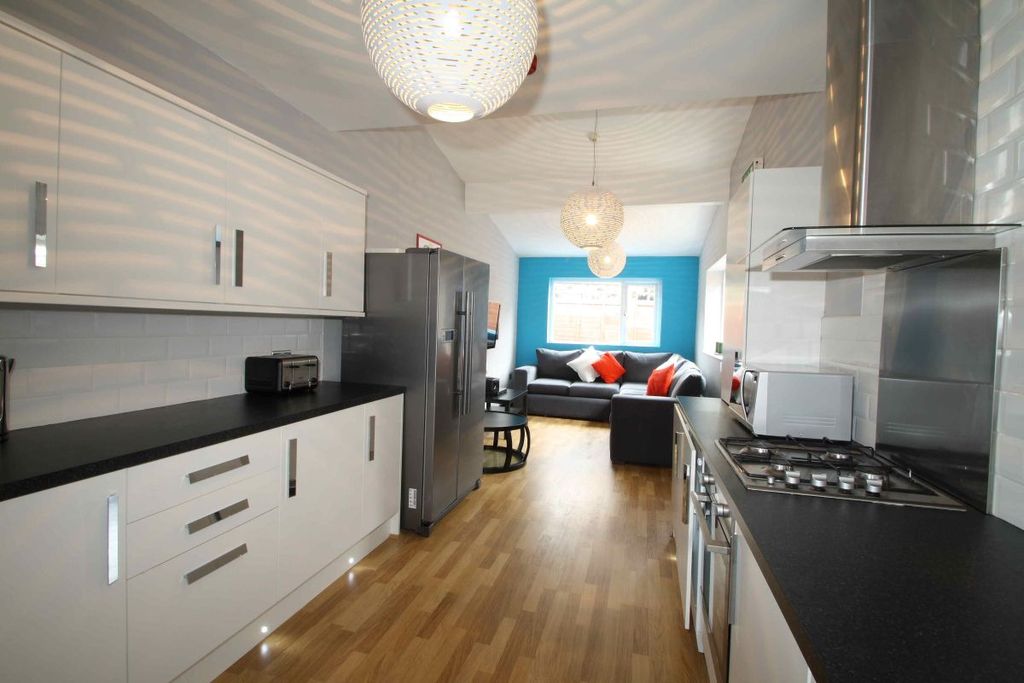 Property photo 2 of 4 40Cr Kitchen-Sittingroom