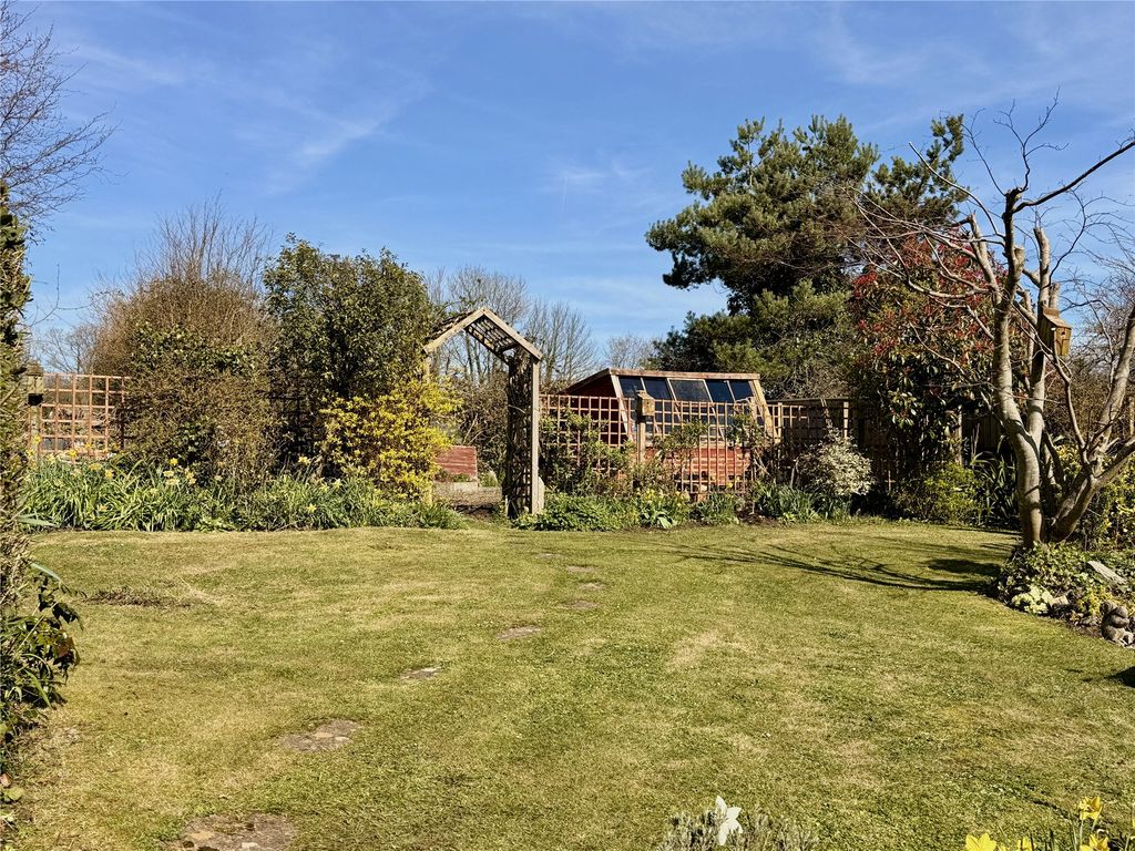 Property photo 2 of 18 Garden