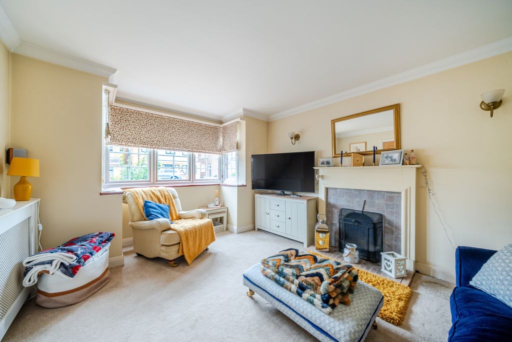 Property photo 2 of 16 Victoria Road