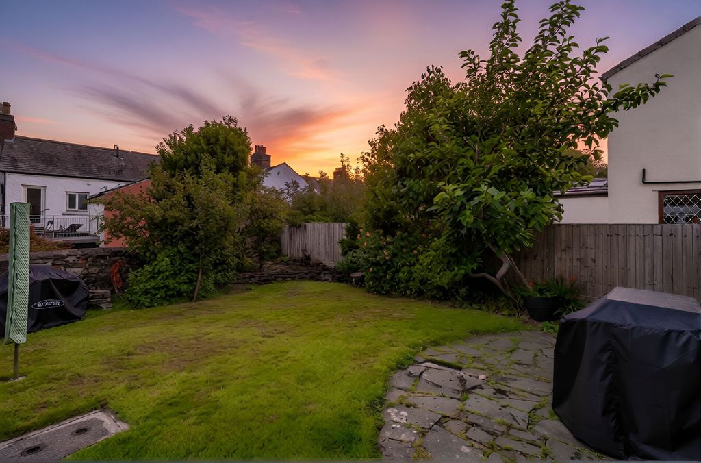 Property photo 2 of 40