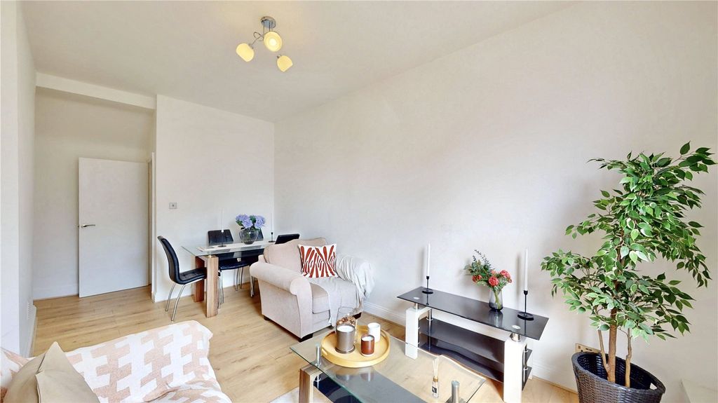 Property photo 3 of 14 Picture No. 06