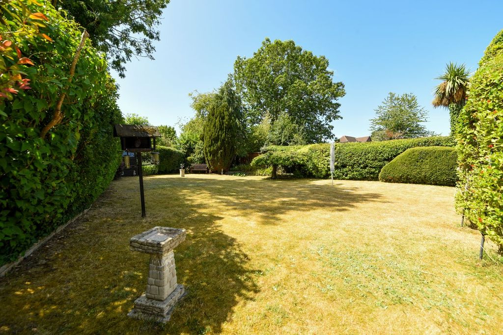 Property photo 2 of 20