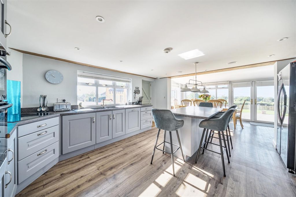 Property photo 2 of 23 Kitchen