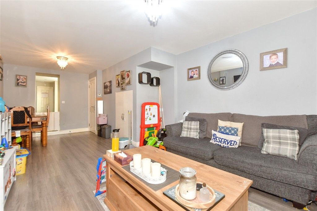 Property photo 3 of 9 Lounge/ Diner