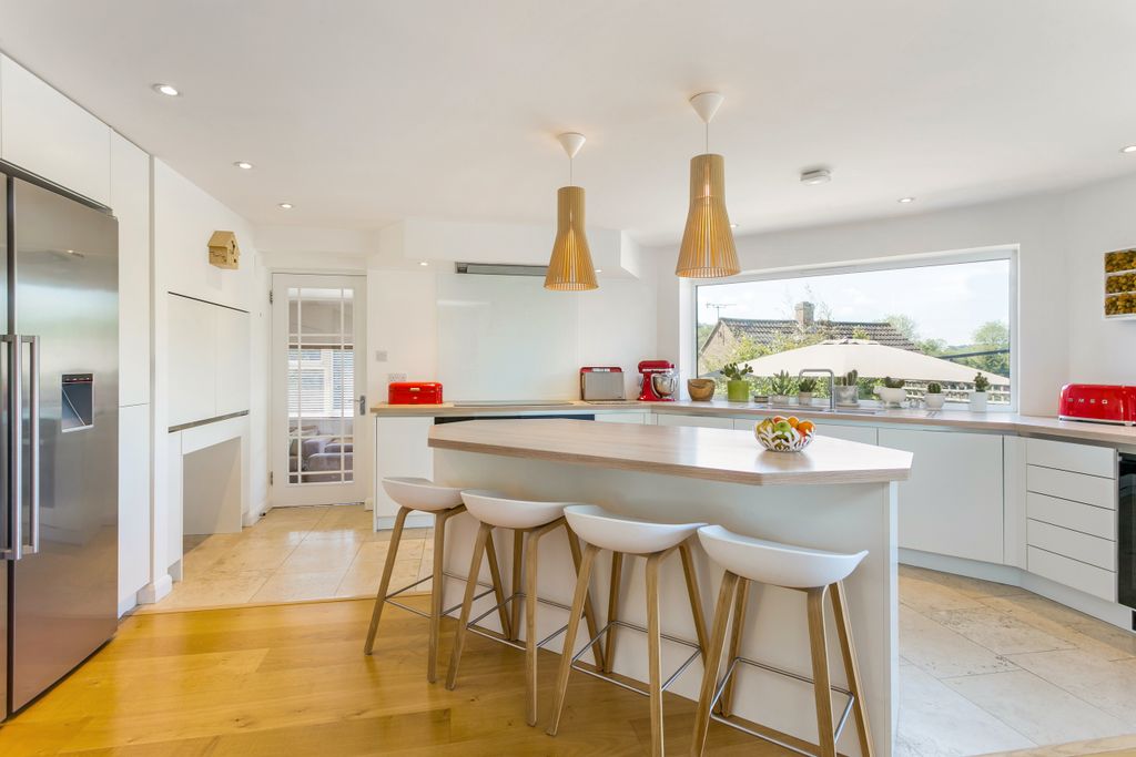 Property photo 3 of 25