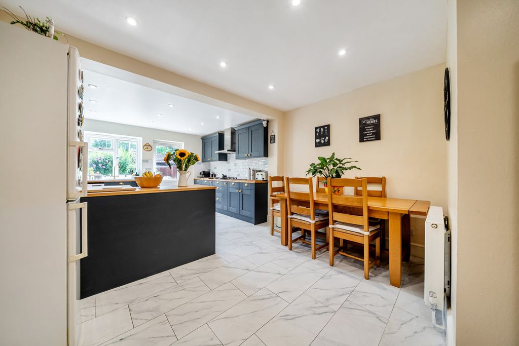 Property photo 3 of 16 1500883-15-6A70A7...