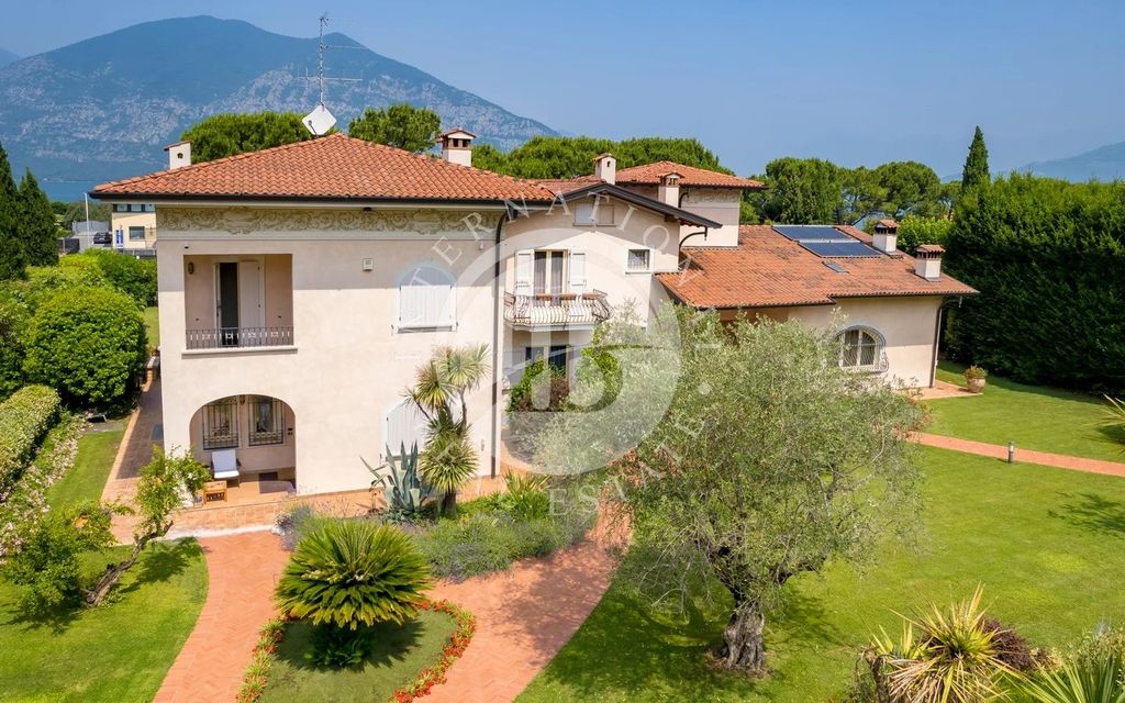 Property photo 2 of 39