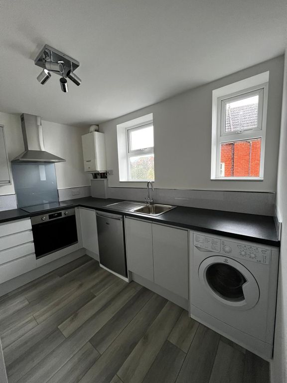Property photo 2 of 6 Kitchen