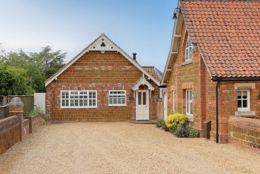Property photo 2 of 43
