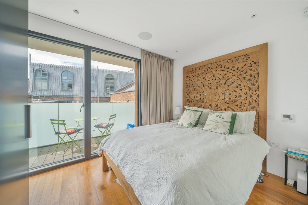 Property photo 2 of 23 Bedroom