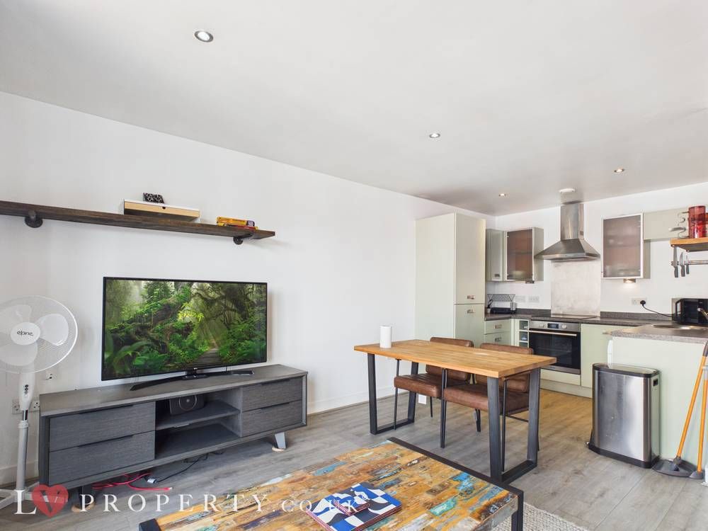 Property photo 1 of 12 Giraffe360-Still011