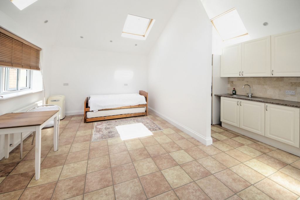 Property photo 3 of 7 Gallery