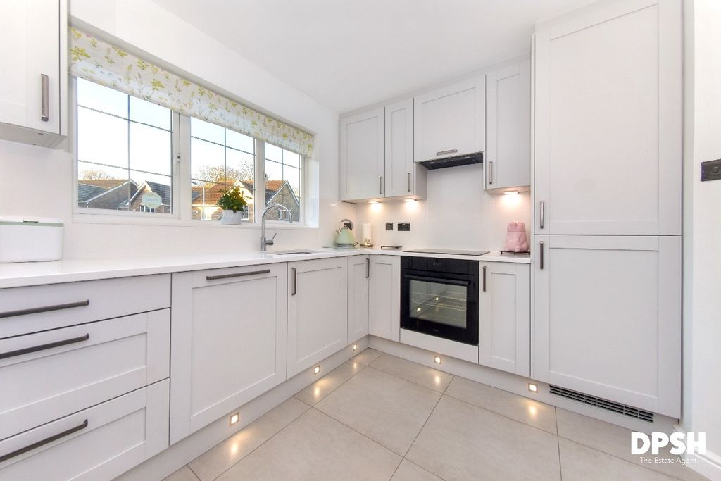 Property photo 3 of 33