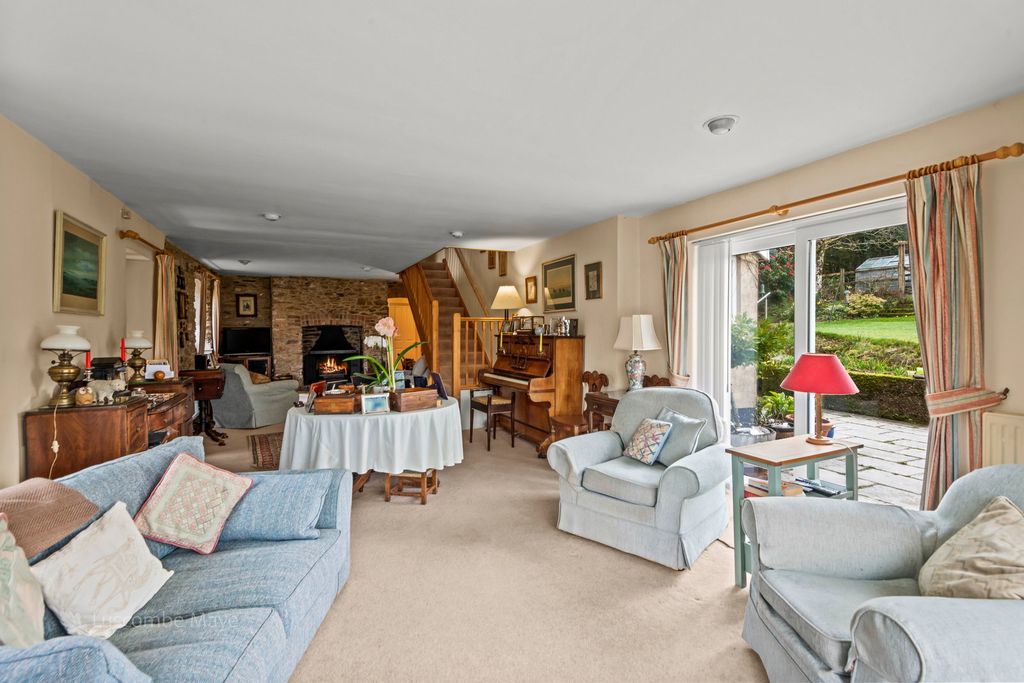 Property photo 3 of 34