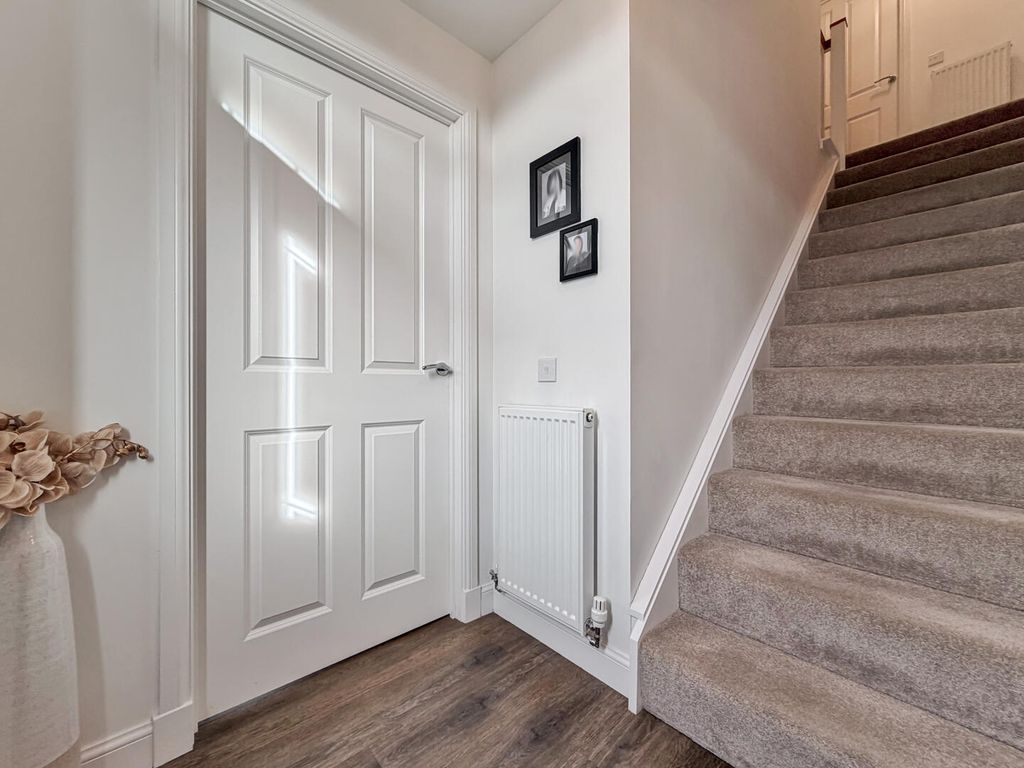 Property photo 3 of 25 Hallway