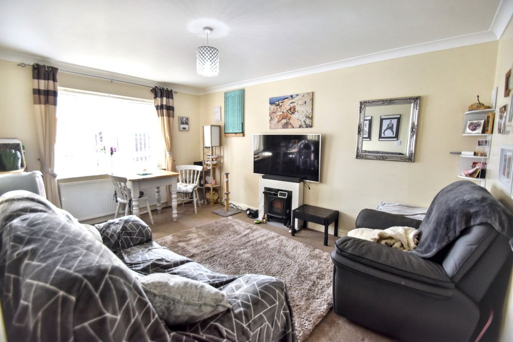 Property photo 3 of 10 Lounge