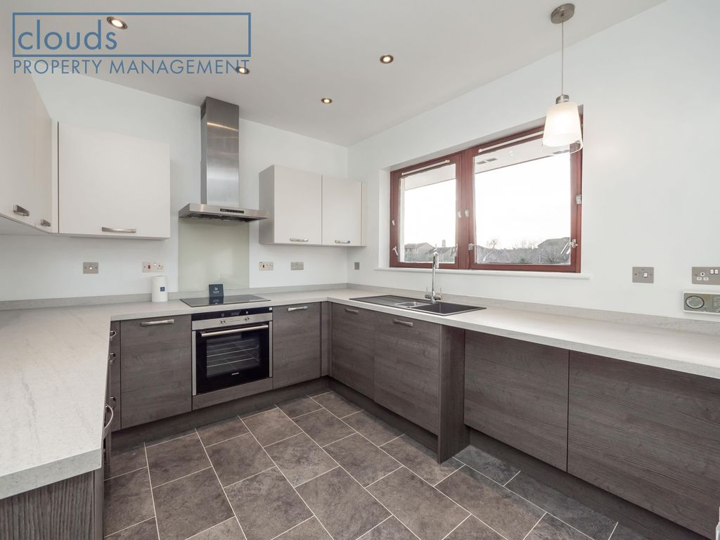 Property photo 3 of 11 Kitchen