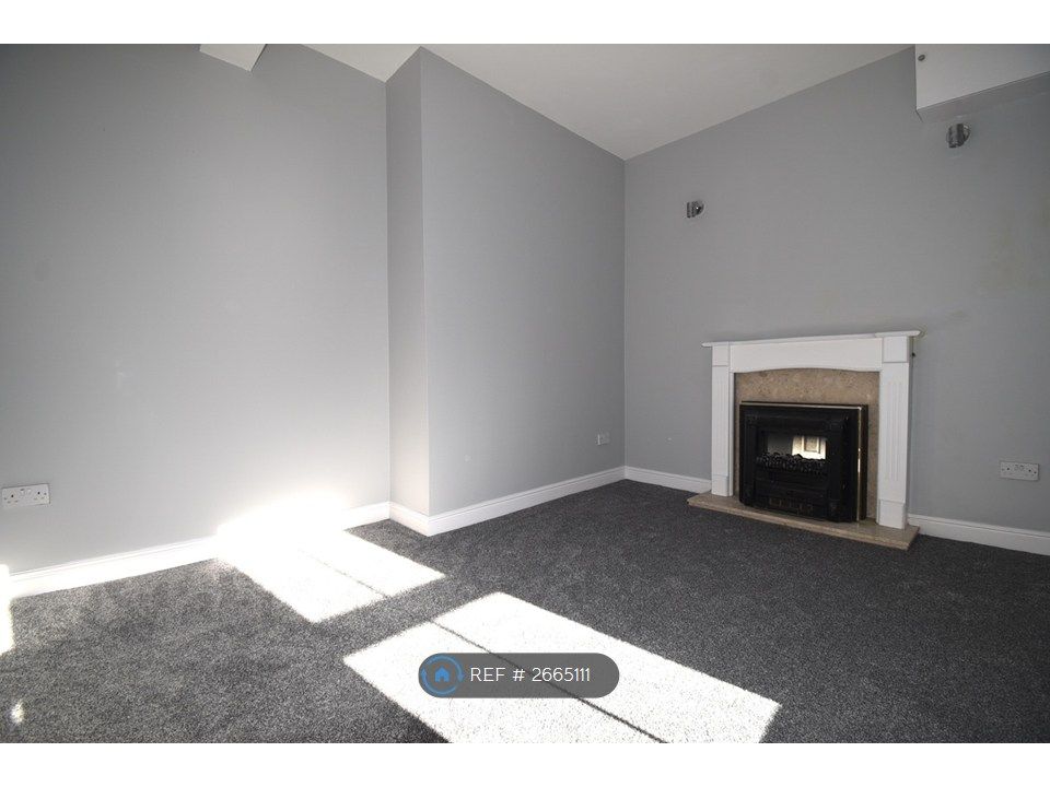 Property photo 3 of 10 Living Room