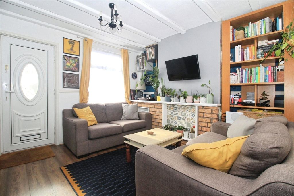 Property photo 2 of 8 Lounge