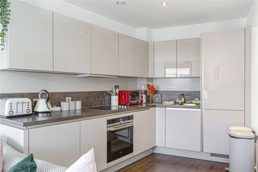Property photo 3 of 11 Kitchen