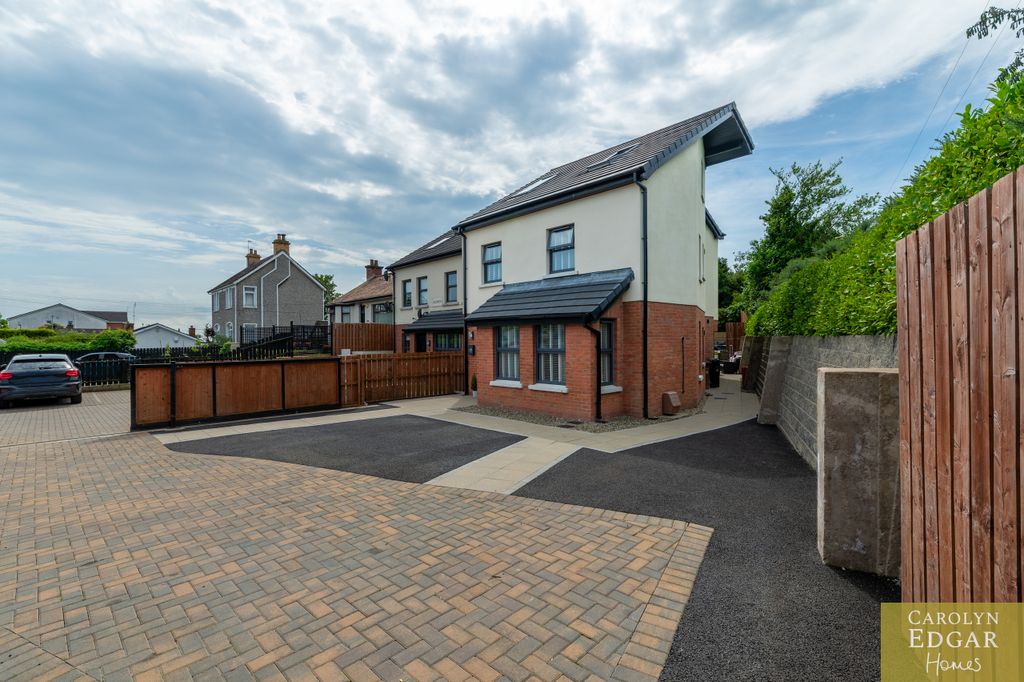 Property photo 2 of 58 017
