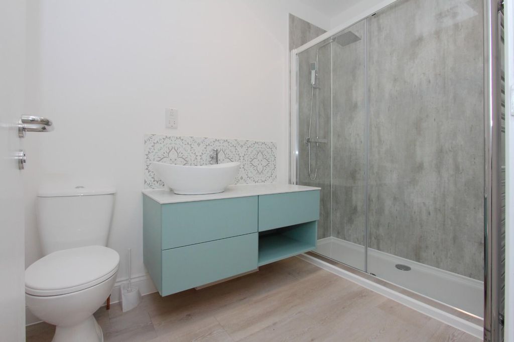 Property photo 2 of 7 Flat 2 New Canal Street Ph2.Jpg