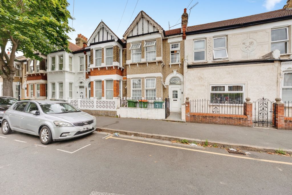 Property photo 2 of 20 A7S05586Hdr