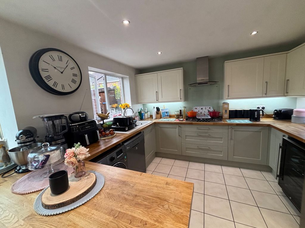 Property photo 3 of 25