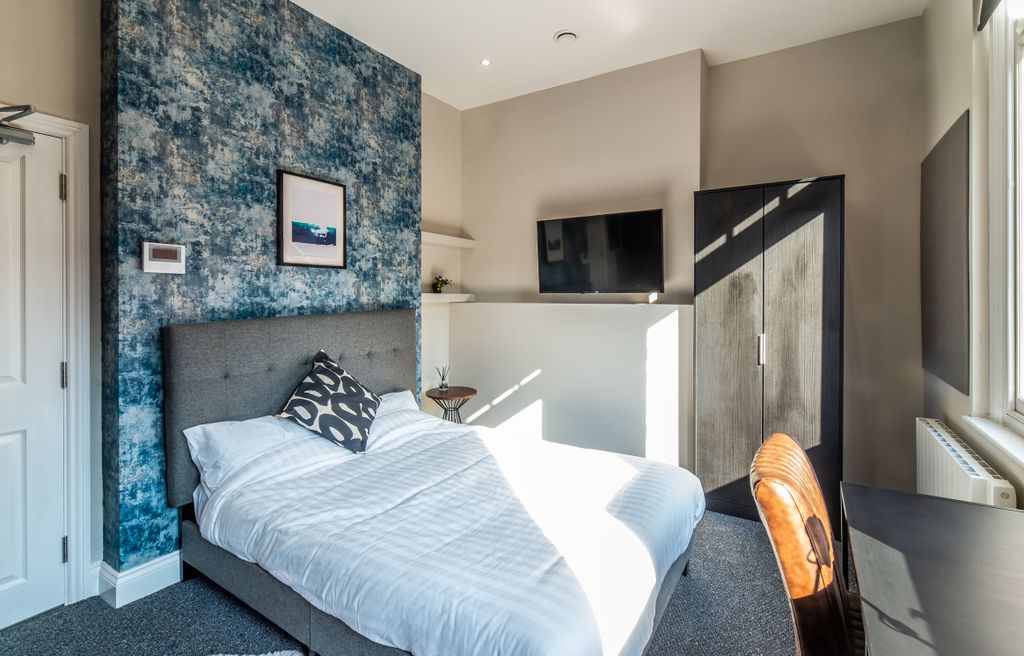 Property photo 1 of 9 Canning Place B110-002