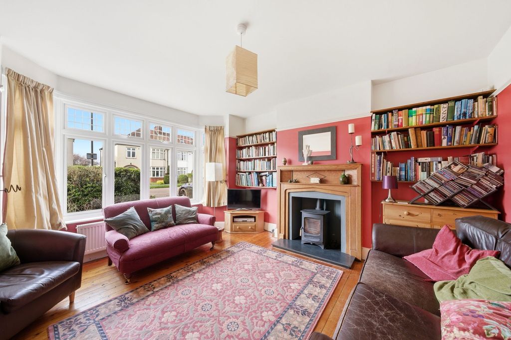 Property photo 3 of 37