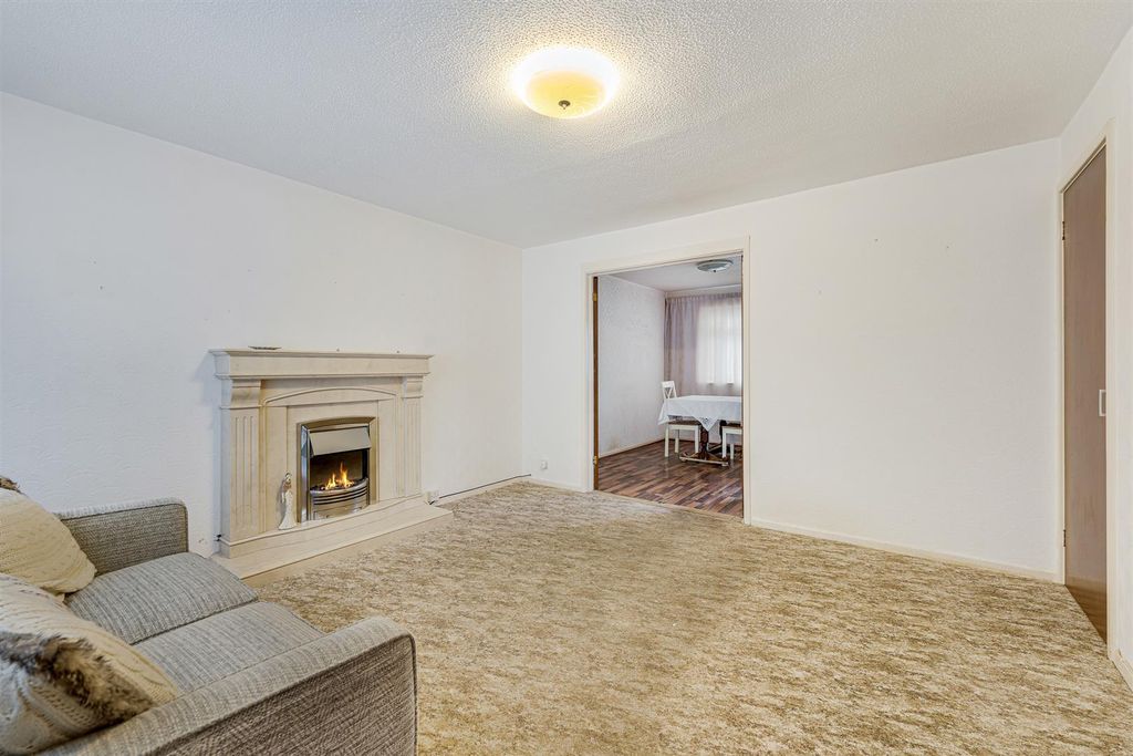 Property photo 3 of 17 11 John Lennon Drive (8 Of 33).Jpg