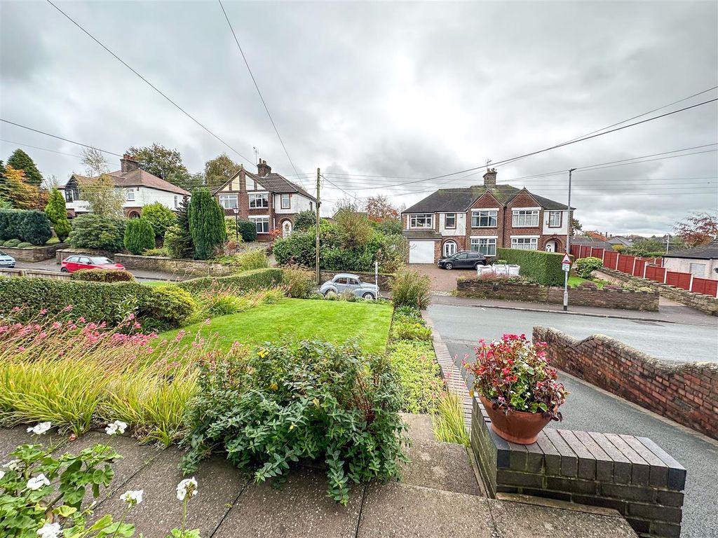 Property photo 2 of 32