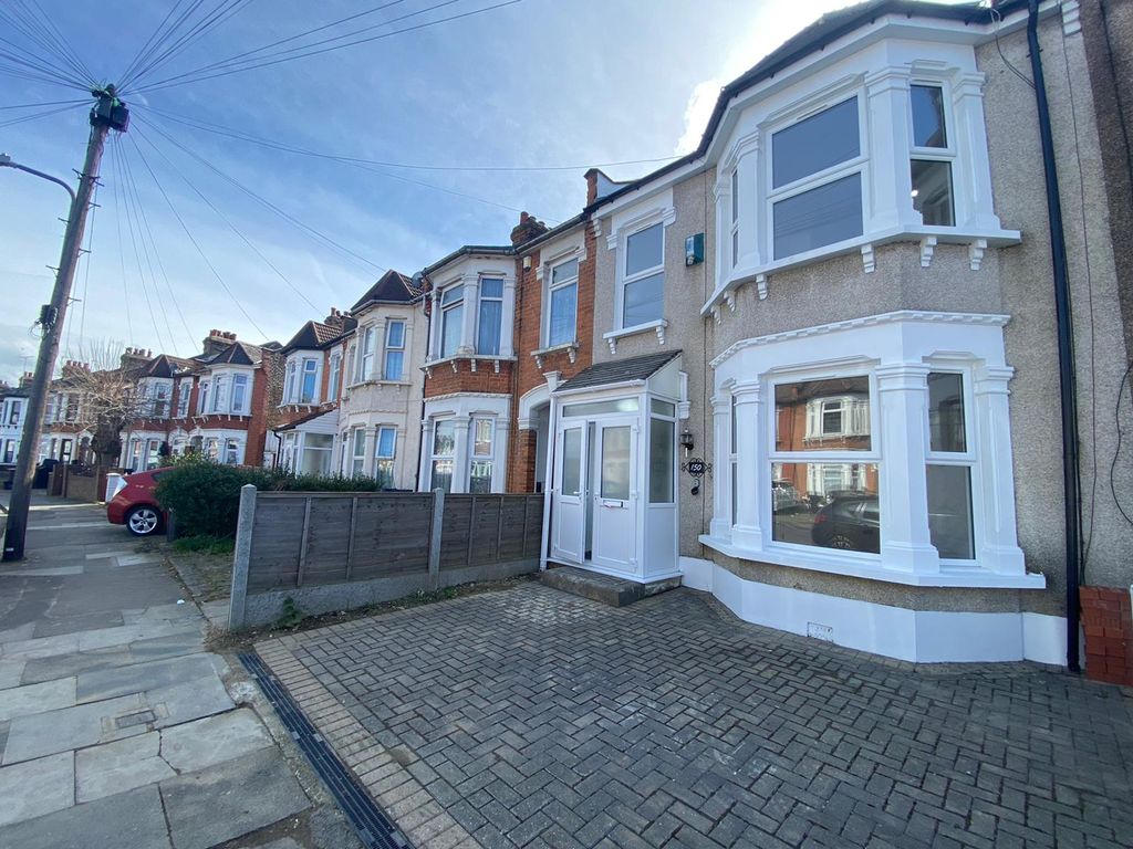 Property photo 1 of 32