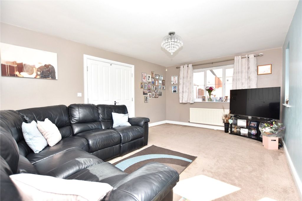 Property photo 2 of 26 Picture No. 30