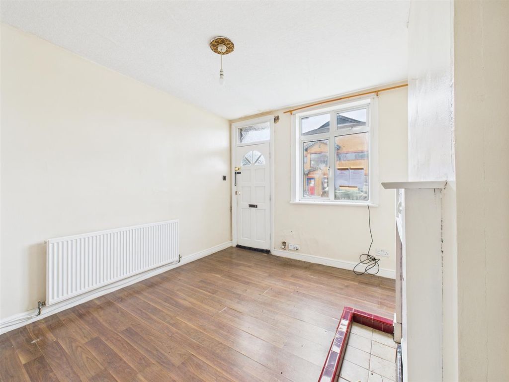 Property photo 3 of 8 Cam03975G0-Pr0134-Still003.Jpg
