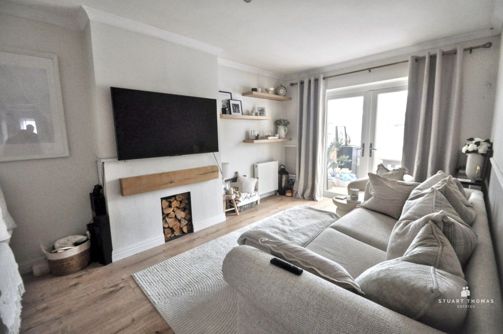 Property photo 2 of 13