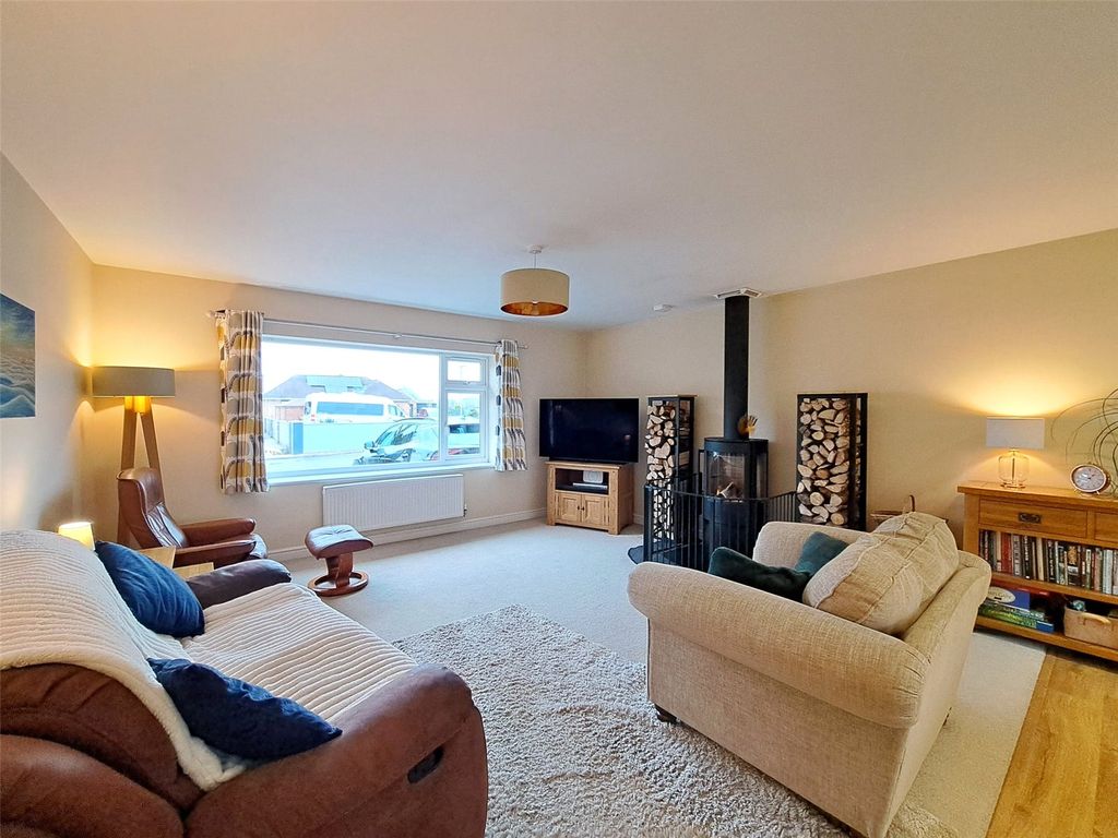 Property photo 2 of 33 Picture No. 30